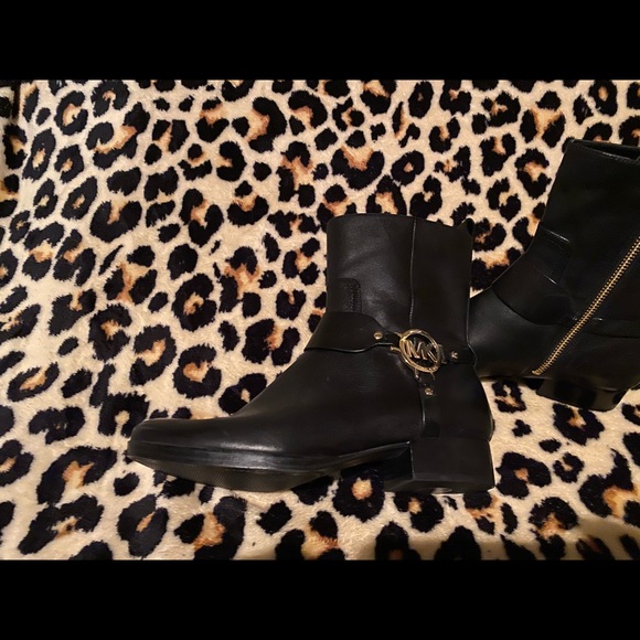 Micheal Kors Ankle boots - Picture 2 of 4